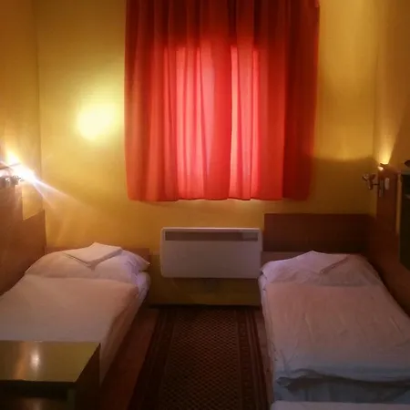 Motel Kis-duna & 2*